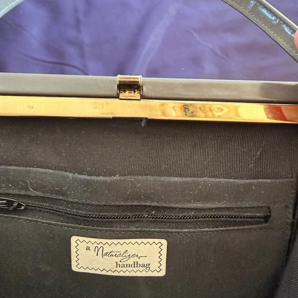 Naturalizer 60’s Gray Shoulder Bag With Gold Accents‎